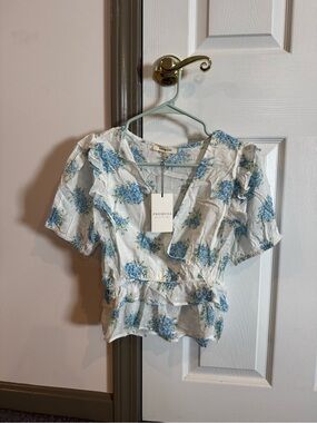 Promesa White Top with Blue Floral Print and Ruffle Details